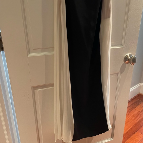 BCBG Black & White Cutout Evening Gown. Size 2 - Picture 10 of 10